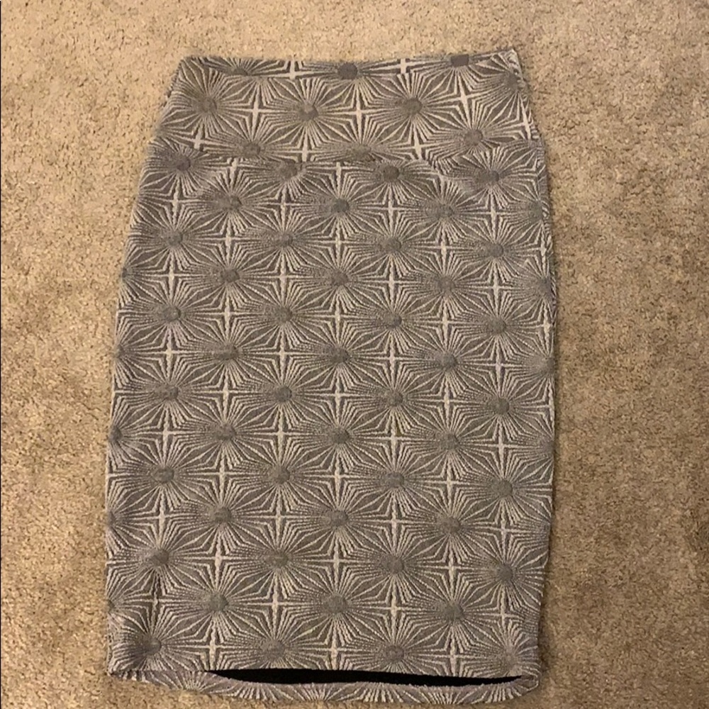 LuLaRoe gray pattern Cassie skirt
